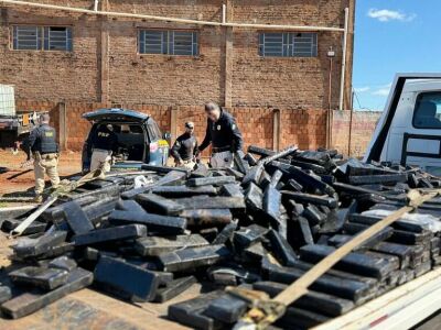 Imagem da notícia Motorista é flagrado com 1,3 tonelada de maconha e quase 2 mil munições em MS